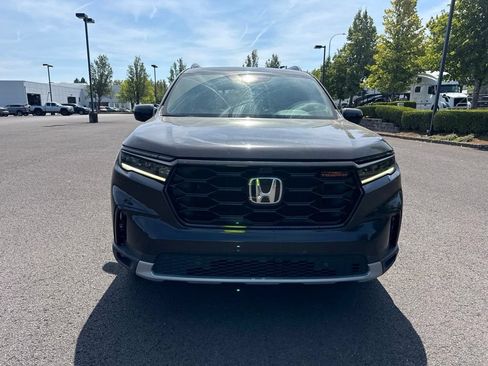 Used 2023 Honda Pilot TrailSport image 2
