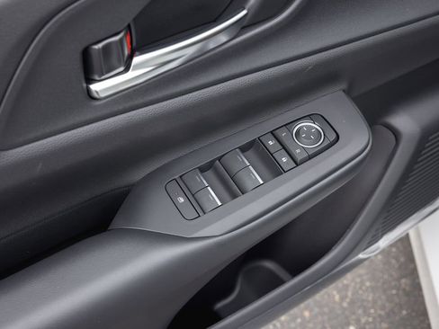 Used 2026 Toyota Prius Plug-In Hybrid image 9