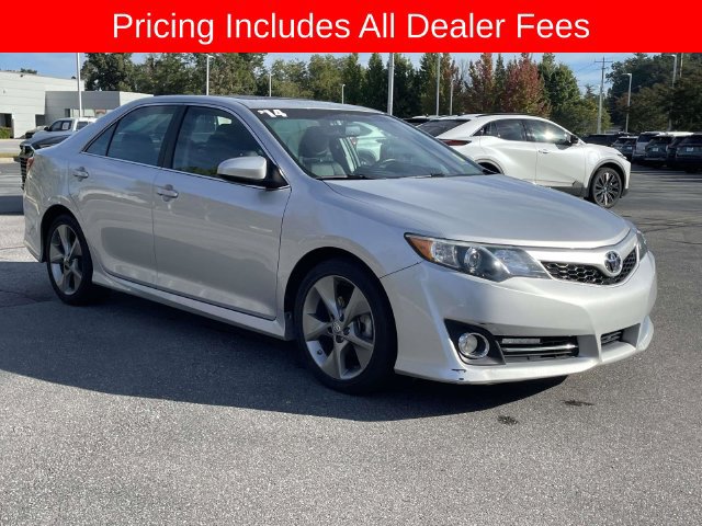 Used 2014 Toyota Camry SE w/ Moonroof Package FWD image 7