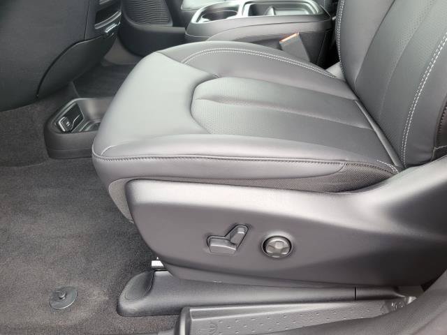 New 2027 Chrysler Pacifica Select FWD image 7