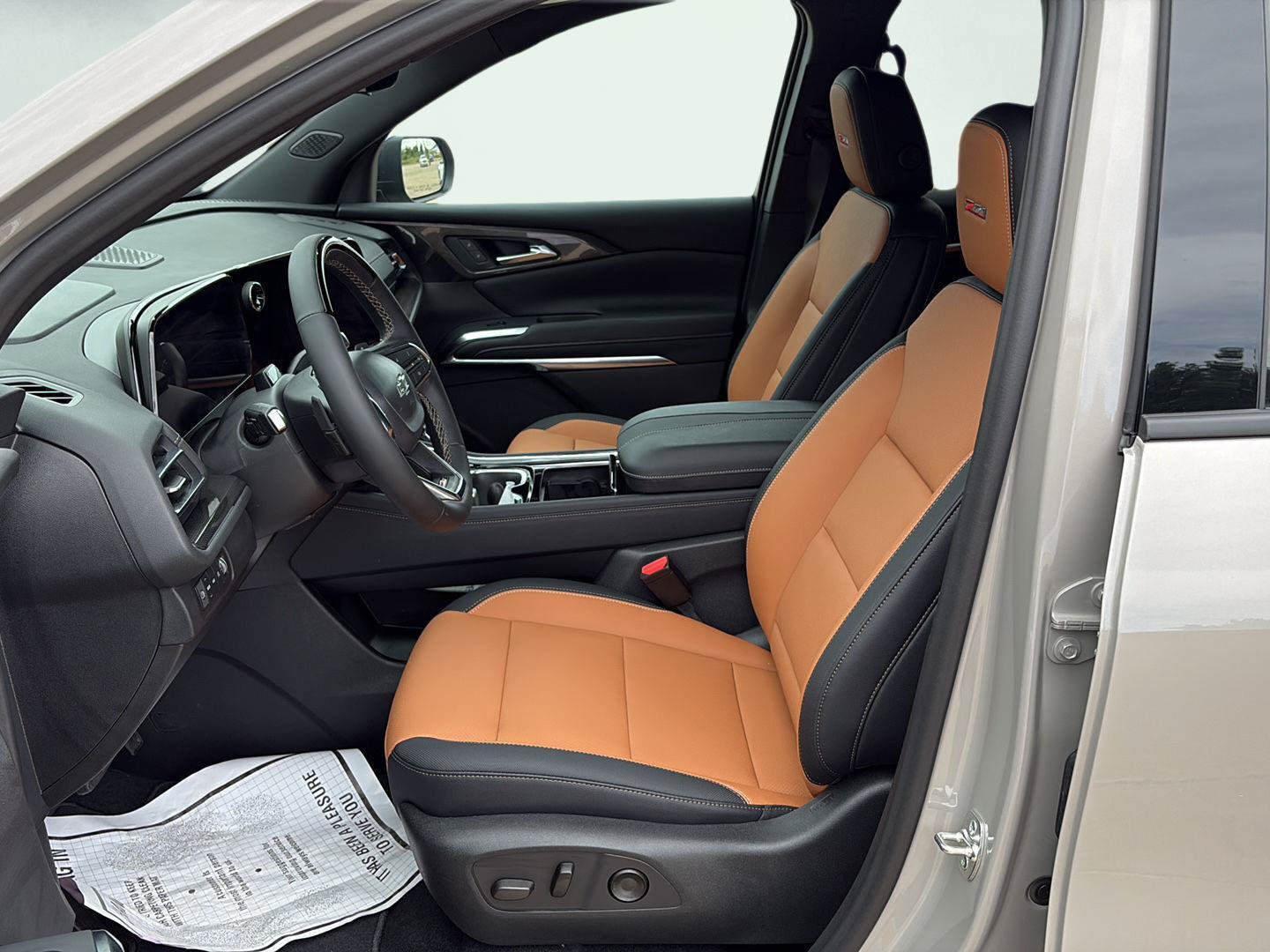 New 2027 Chevrolet Traverse Z71 w/ Enhanced Driving Package AWD/4WD image 2