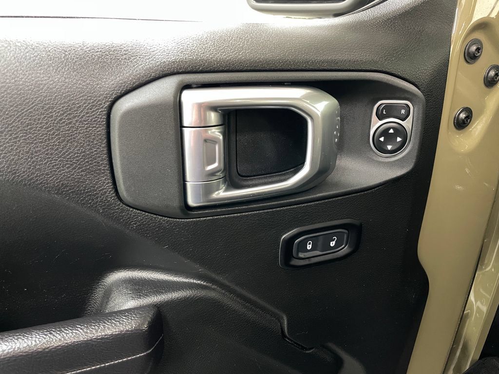 Used 2025 Jeep Gladiator Mojave w/ Safety Group AWD/4WD image 25