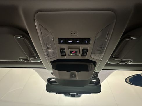 Used 2025 Toyota RAV4 XLE Premium image 18