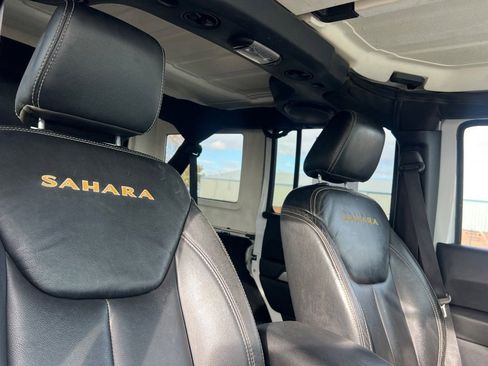 Used 2013 Jeep Wrangler Unlimited Sahara w/ Connectivity Group AWD/4WD image 14