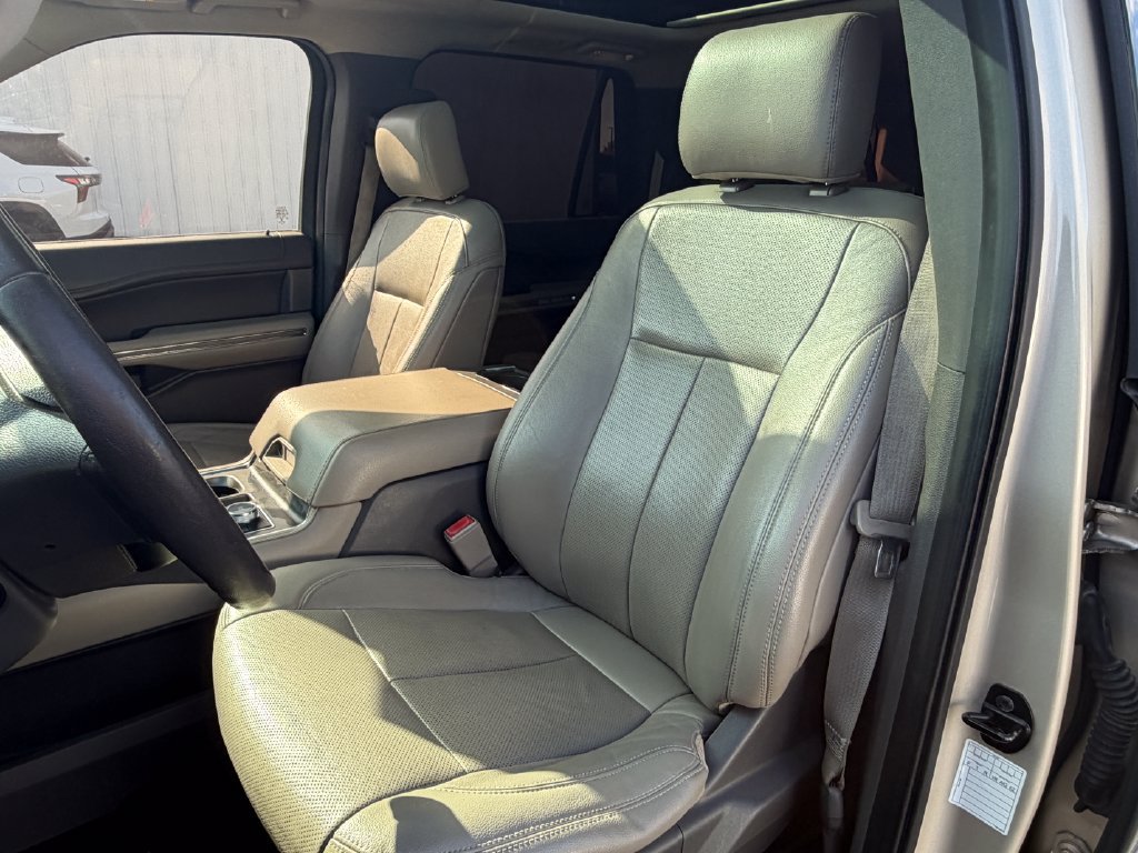 Used 2018 Ford Expedition Max XLT w/ Equipment Group 202A AWD/4WD image 24