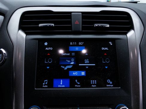 Used 2018 Ford Fusion SE w/ Fusion SE Technology Package FWD image 16