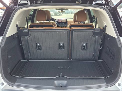 New 2026 Nissan Pathfinder Platinum FWD image 11