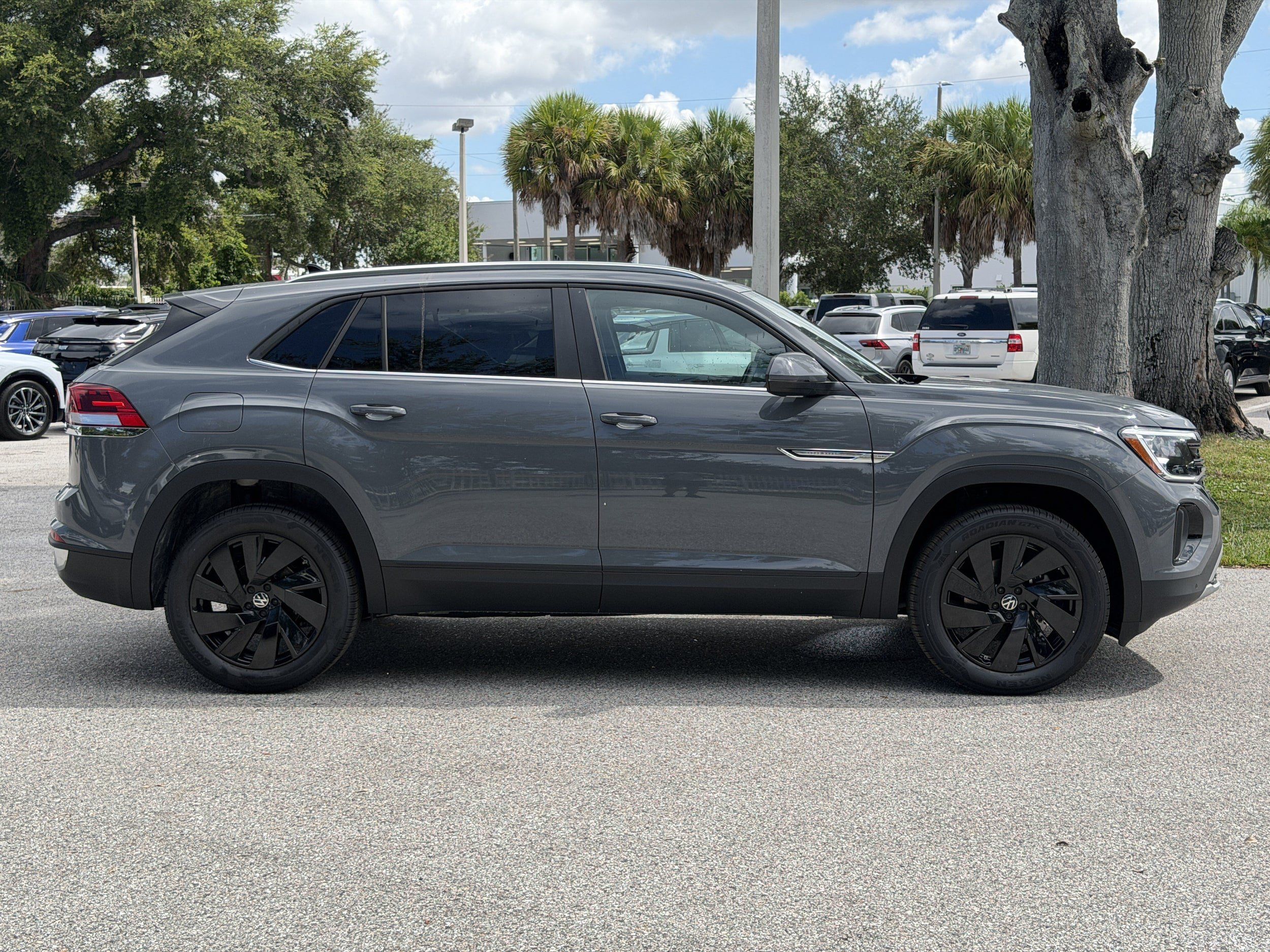New 2026 Volkswagen Atlas Cross Sport SE FWD image 8