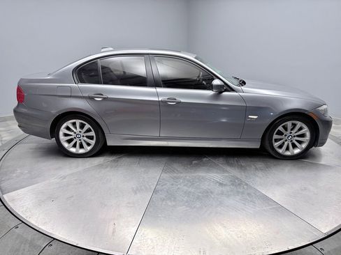 Used 2011 BMW 328i xDrive Sedan AWD/4WD image 4