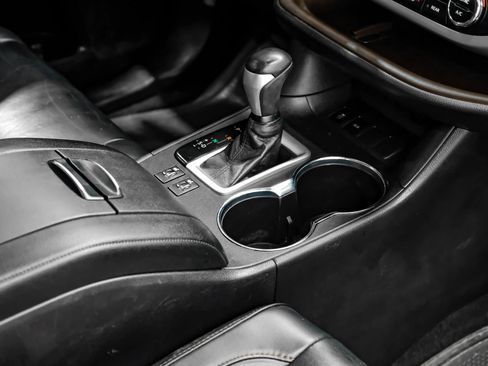 Used 2019 Toyota Highlander XLE FWD image 22