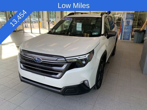 Used 2025 Subaru Forester Premium AWD/4WD image 2