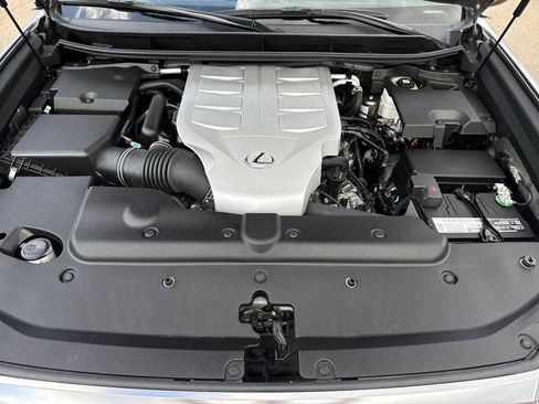 Used 2023 Lexus GX 460 Luxury w/ Accessory Package image 18