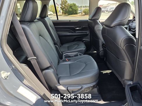 Used 2025 Toyota Grand Highlander AWD image 15