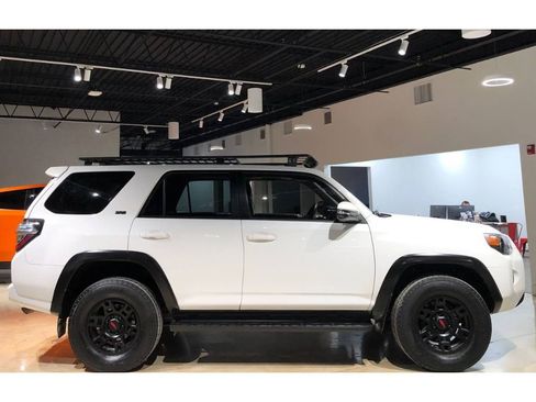 Used 2018 Toyota 4Runner SR5 Premium image 9