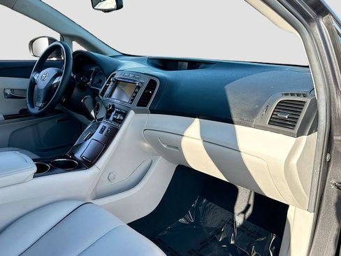 Used 2012 Toyota Venza LE image 28