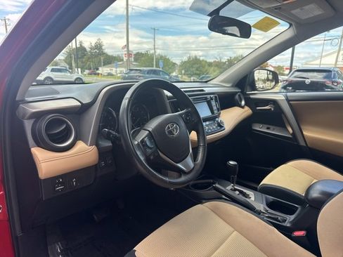 Used 2016 Toyota RAV4 XLE image 10