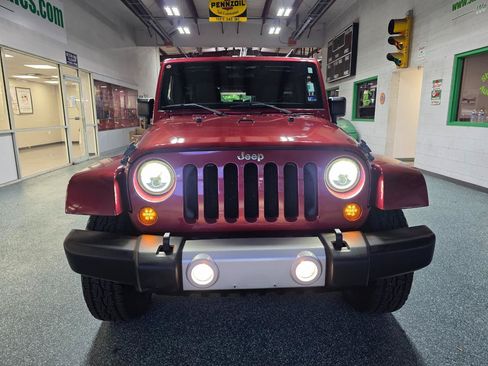 Used 2012 Jeep Wrangler Unlimited Sahara w/ Max Tow Pkg AWD/4WD image 3