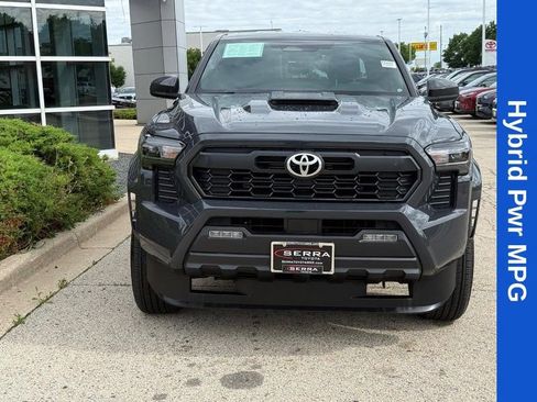 Used 2024 Toyota Tacoma TRD Sport AWD/4WD image 8