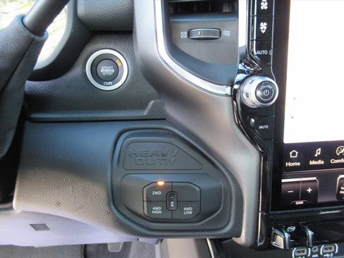 New 2026 RAM 2500 Laramie AWD/4WD image 26