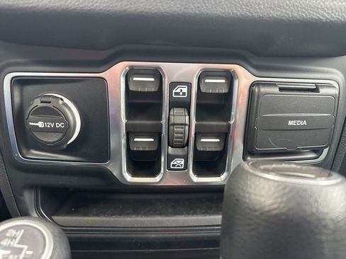 Used 2024 Jeep Gladiator Sport image 13