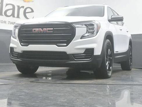 Used 2023 GMC Terrain SLE w/ Driver Convenience Package FWD image 4