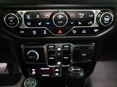 Used 2024 Jeep Wrangler Unlimited Rubicon AWD/4WD image 26