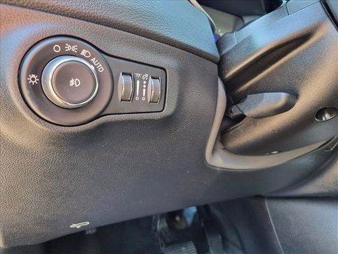 Used 2019 Jeep Compass Latitude w/ Cold Weather Group AWD/4WD image 15