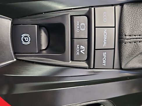 Used 2025 Toyota Camry SE w/ Convenience Package FWD image 27