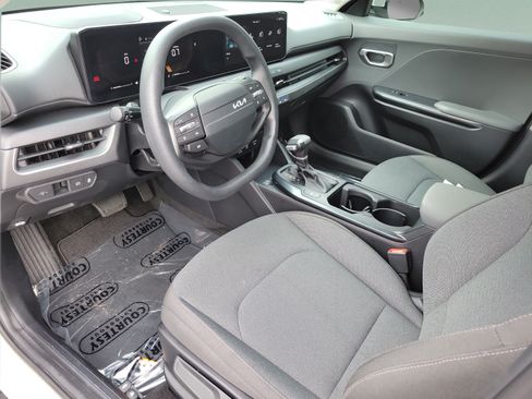 Used 2025 Kia K4 FWD image 18