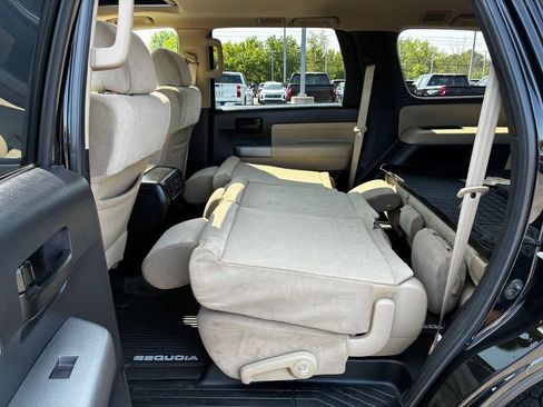 Used 2017 Toyota Sequoia SR5 AWD/4WD image 38