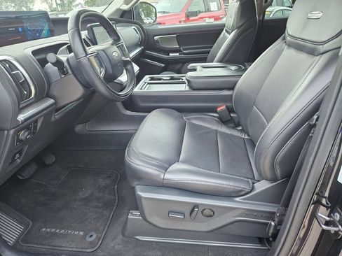 Used 2025 Ford Expedition Platinum AWD/4WD image 10