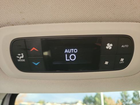 Used 2022 Chrysler Pacifica Touring-L image 33