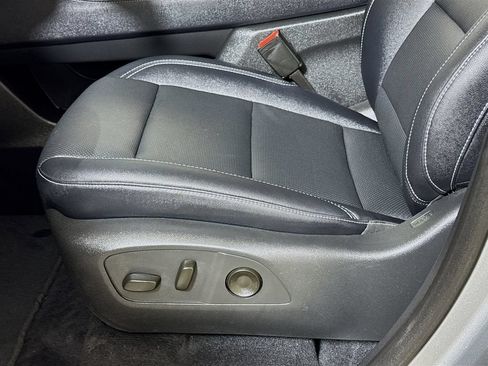 Certified 2025 Chevrolet Traverse LT FWD image 17