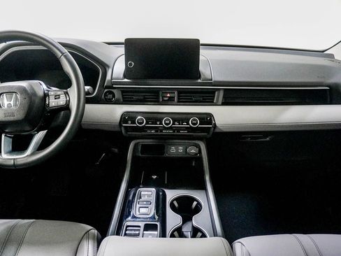 Certified 2025 Honda Pilot Touring image 23