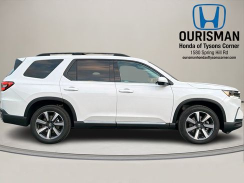 New 2025 Honda Pilot Touring image 2