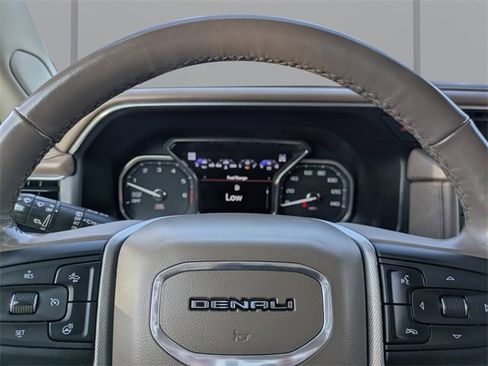 Used 2021 GMC Yukon XL Denali w/ Denali Premium Package image 32