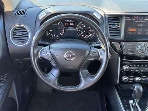 Used 2019 Nissan Pathfinder SV image 13