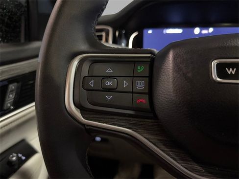 Used 2022 Jeep Wagoneer Series III w/ Premium Group I image 18