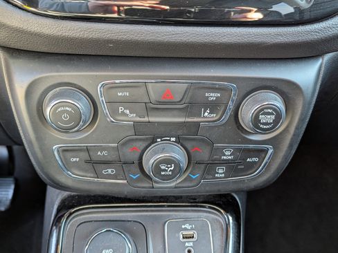 Used 2021 Jeep Compass Latitude w/ Sun and Sound Group image 26