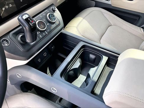 Used 2023 Land Rover Defender 130 SE image 17