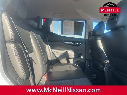 Used 2022 Nissan Rogue Sport SV w/ Technology Package image 14