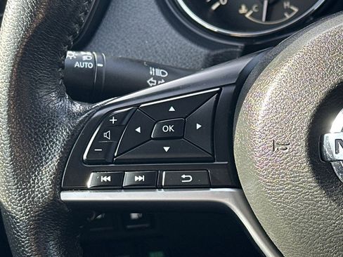 Used 2020 Nissan Rogue SV image 24