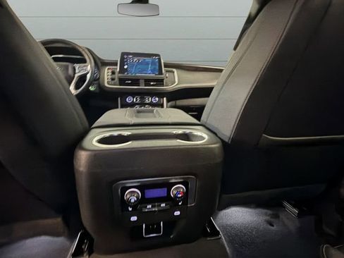 Used 2022 Chevrolet Tahoe Z71 w/ Luxury Package AWD/4WD image 28