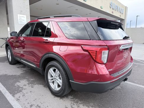 Used 2024 Ford Explorer XLT w/ Class IV Trailer Tow Package RWD image 3