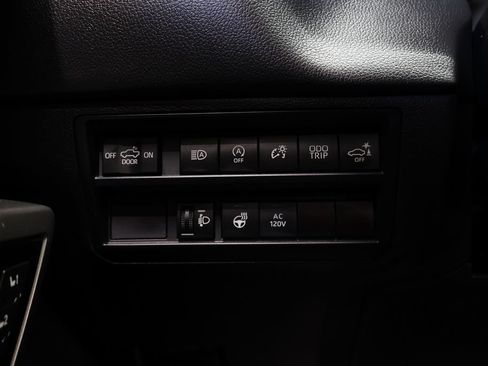 Used 2025 Toyota Tundra Limited AWD/4WD image 26