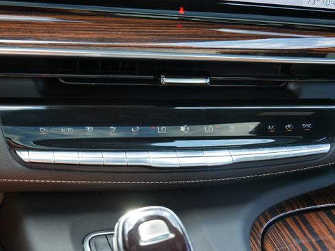 Used 2022 Cadillac Escalade ESV Premium Luxury AWD/4WD image 23