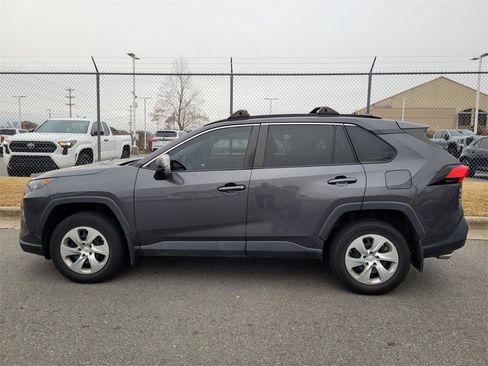 Used 2020 Toyota RAV4 LE image 4