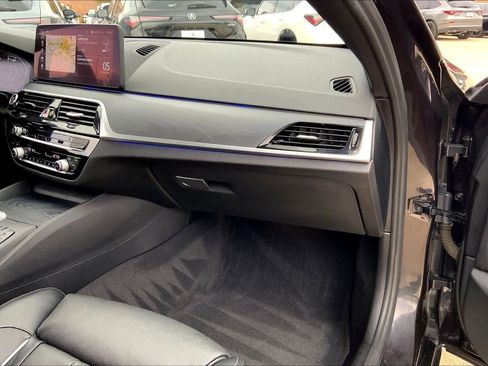 Used 2022 BMW 540i w/ M Sport Package image 18