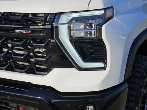 New 2026 Chevrolet Silverado 2500 ZR2 AWD/4WD image 11