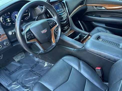 Used 2018 Cadillac Escalade ESV Premium Luxury image 11